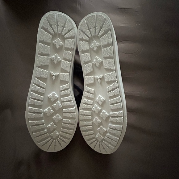 Mango sneakers by Nina. - Picture 3 of 10